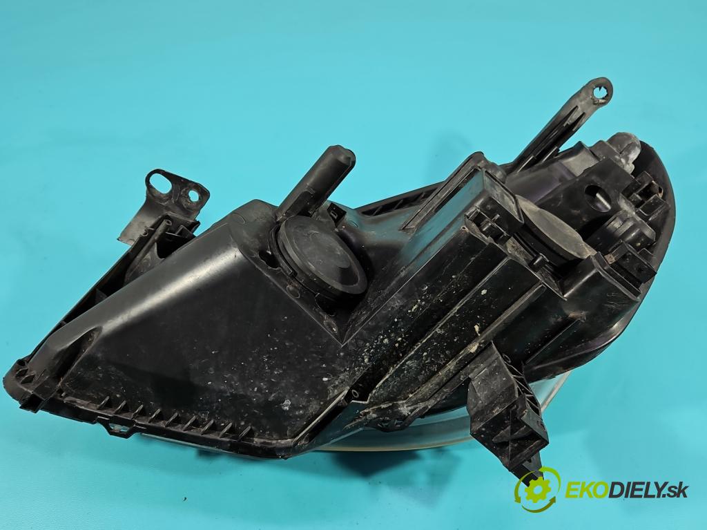 Opel Zafira B 2005-2014 1.9 CDTI 101 HP manual 74 kW 1910 cm3 5- Reflektor: pravý  (Svetlo predné pravé)