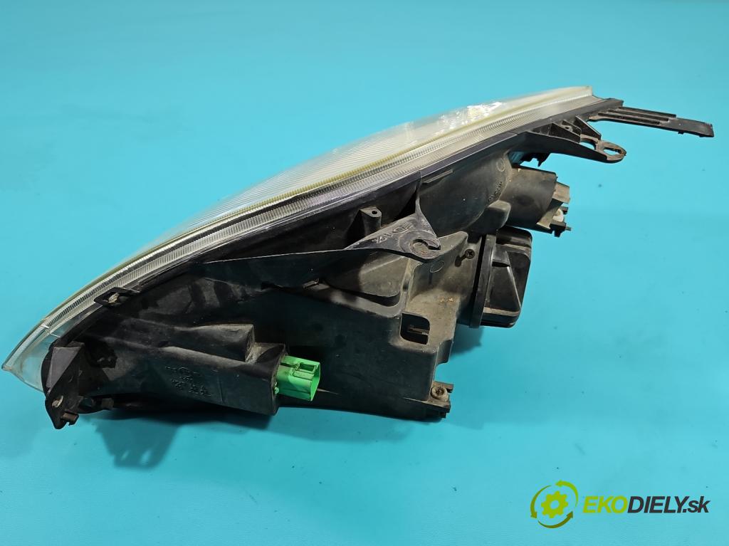 Ford Fiesta Mk6 2002-2008 1.4 16V 80 HP manual 59 kW 1388 cm3 5- Reflektor: pravý  (Svetlo predné pravé)