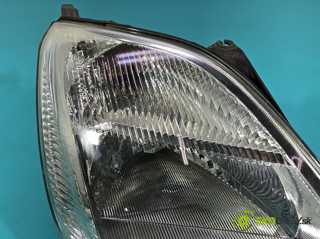 Ford Fiesta Mk6 2002-2008 1.4 16V 80 HP manual 59 kW 1388 cm3 5- Reflektor: pravý  (Svetlo predné pravé)