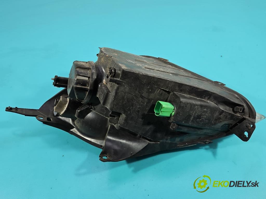 Ford Fiesta Mk6 2002-2008 1.4 16V 80 HP manual 59 kW 1388 cm3 5- Reflektor: pravý  (Svetlo predné pravé)