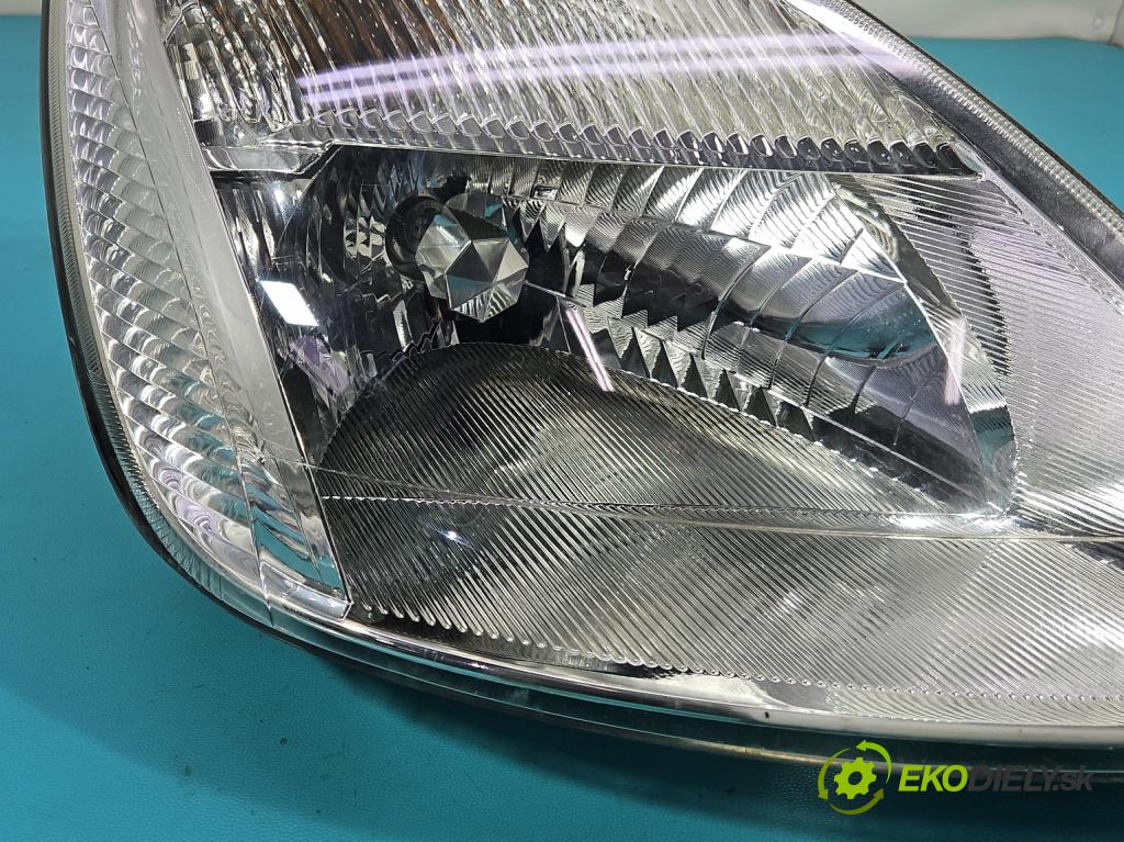 Ford Fiesta Mk6 2002-2008 1.4 16V 80 HP manual 59 kW 1388 cm3 5- Reflektor: pravý  (Svetlo predné pravé)