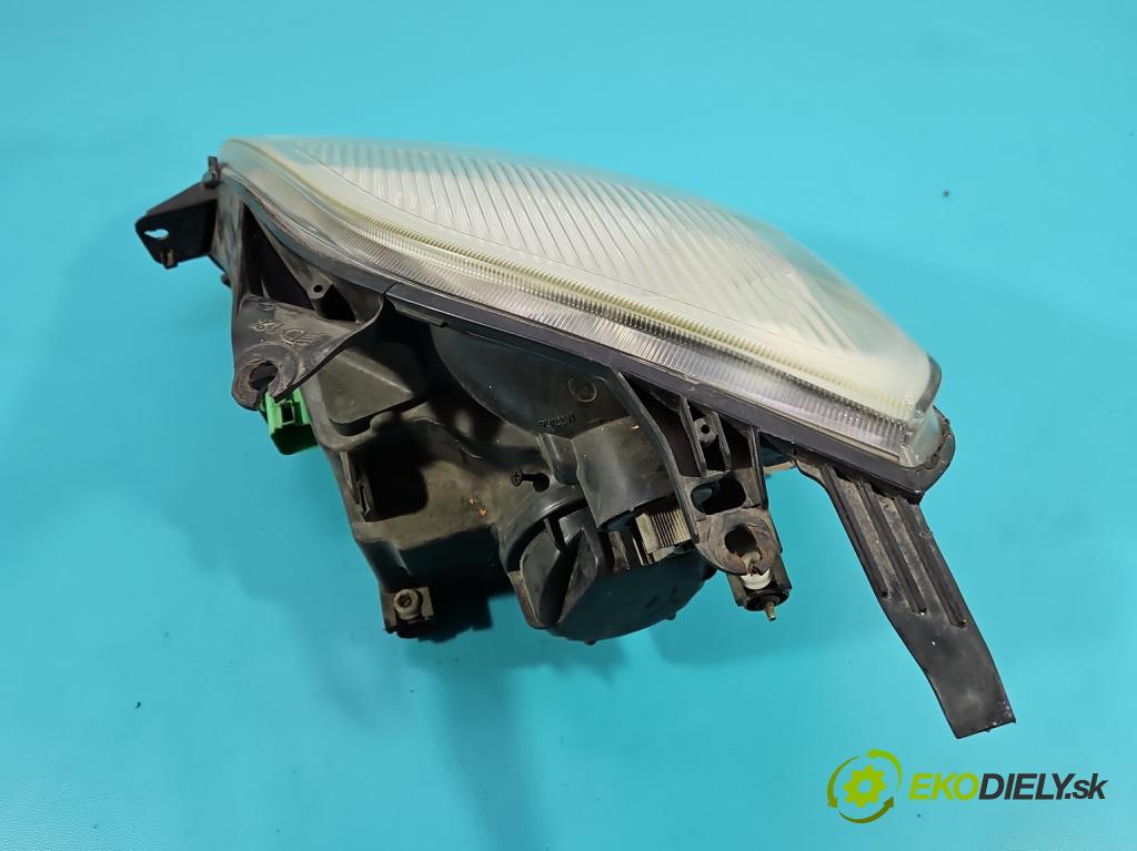 Ford Fiesta Mk6 2002-2008 1.4 16V 80 HP manual 59 kW 1388 cm3 5- Reflektor: pravý  (Svetlo predné pravé)