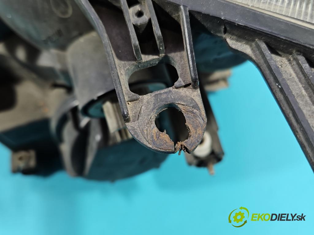 Ford Fiesta Mk6 2002-2008 1.4 16V 80 HP manual 59 kW 1388 cm3 5- Reflektor: pravý  (Svetlo predné pravé)