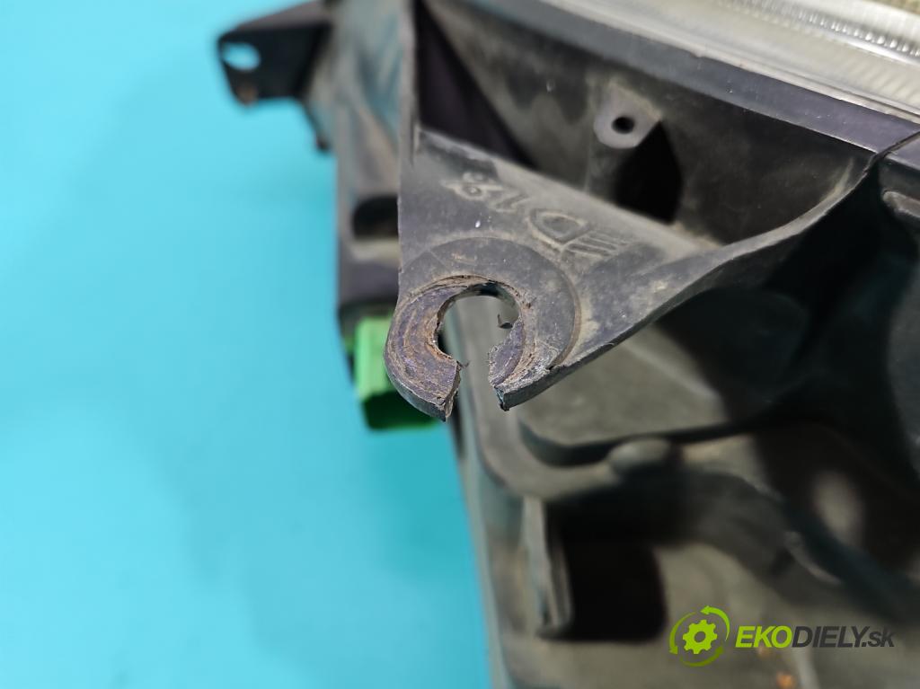 Ford Fiesta Mk6 2002-2008 1.4 16V 80 HP manual 59 kW 1388 cm3 5- Reflektor: pravý  (Svetlo predné pravé)