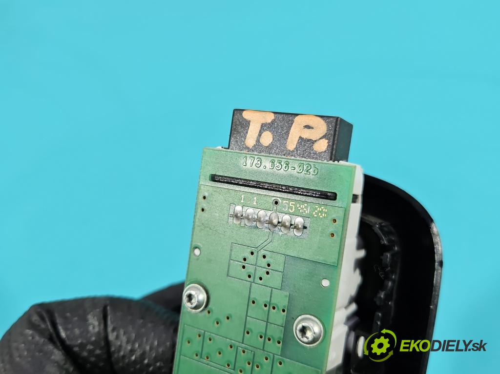 Porsche Panamera I 970 2009-2016 3.0 v6 420 hp automatic 309 kW 2997 cm3 5- svetlo / reflektor interiéra 97063206303