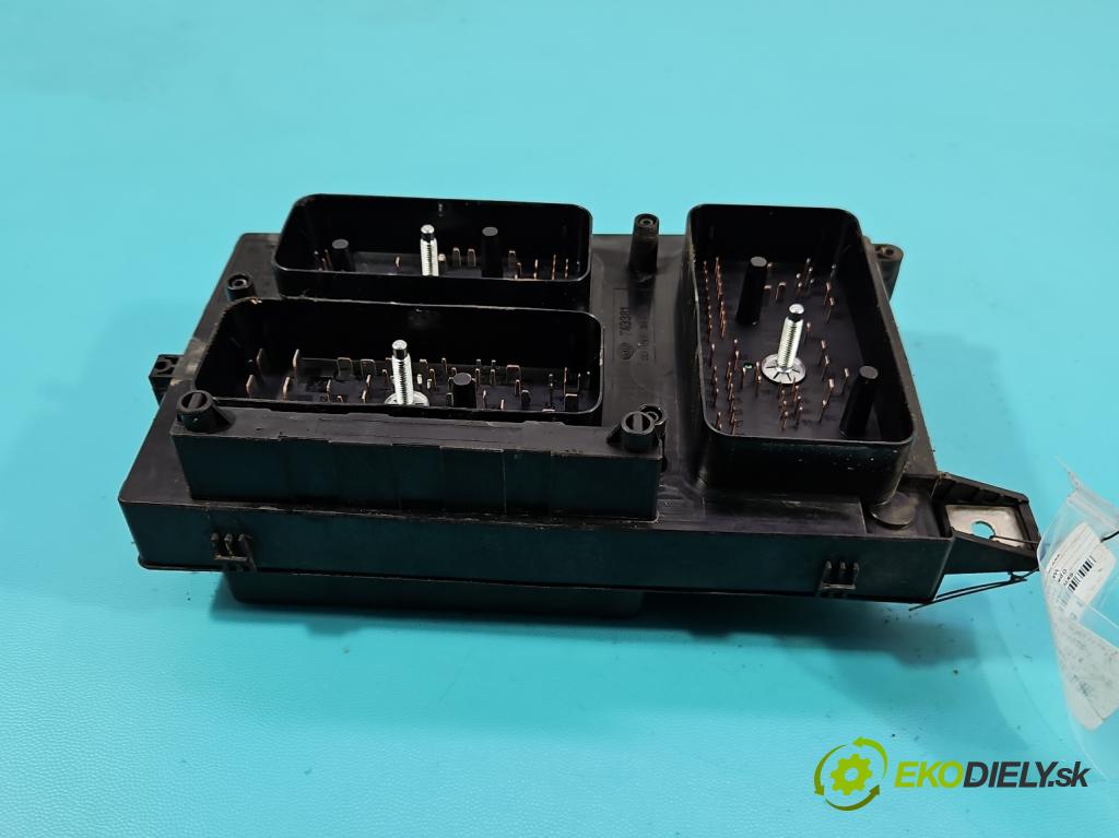 Opel Zafira B 2005-2014 1.9 CDTI 101 HP manual 74 kW 1910 cm3 5- skrinka poistka 13206754 (Poistková skrinka)