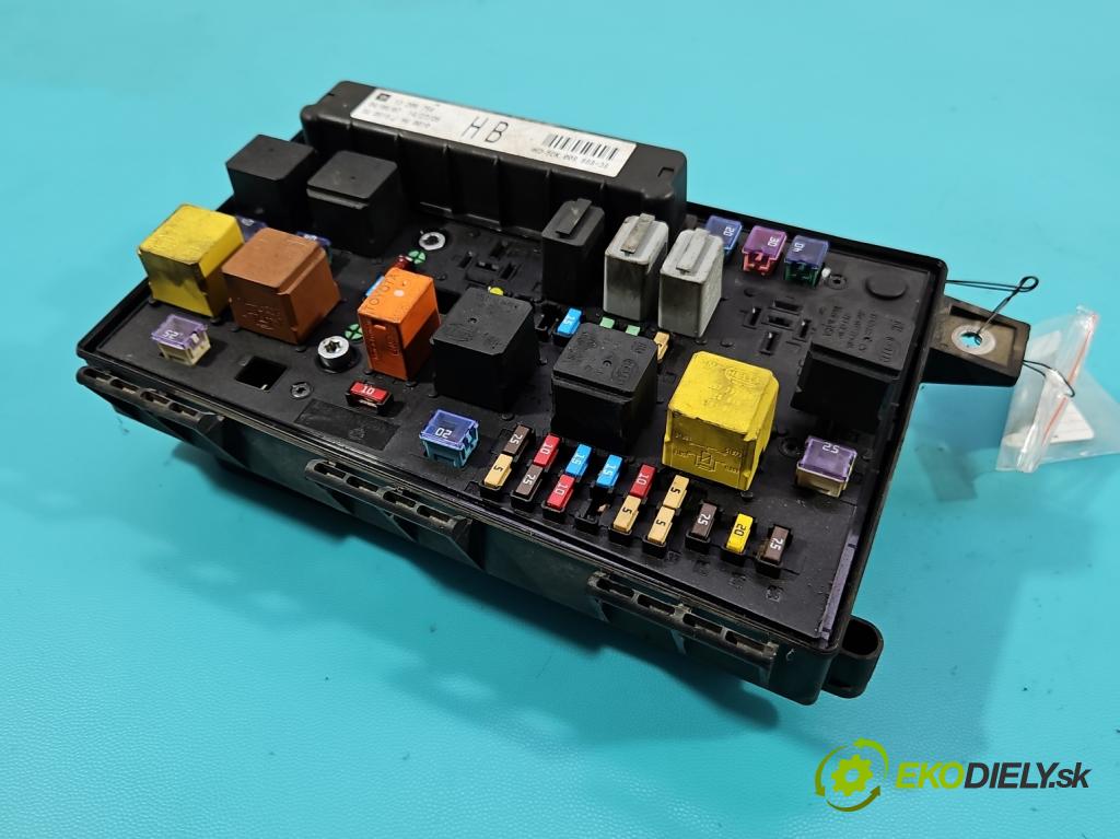 Opel Zafira B 2005-2014 1.9 CDTI 101 HP manual 74 kW 1910 cm3 5- skrinka poistka 13206754 (Poistková skrinka)