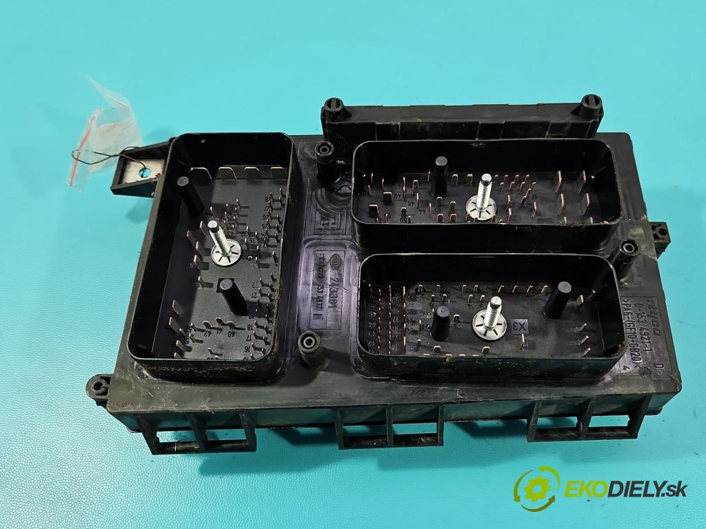 Opel Zafira B 2005-2014 1.9 CDTI 101 HP manual 74 kW 1910 cm3 5- skrinka poistka 13206754 (Poistková skrinka)