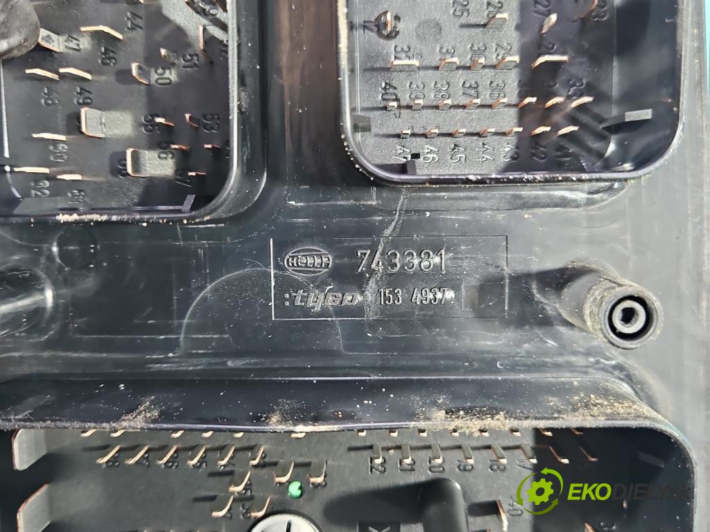 Opel Zafira B 2005-2014 1.9 CDTI 101 HP manual 74 kW 1910 cm3 5- skrinka poistka 13206754 (Poistková skrinka)