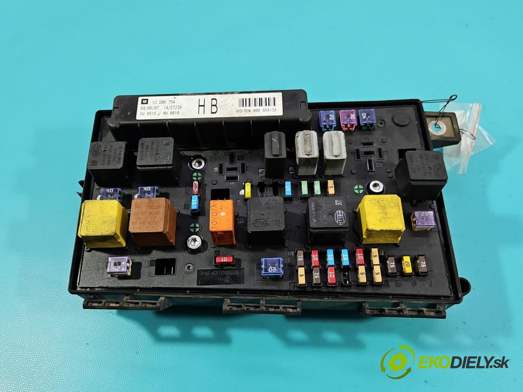 Opel Zafira B 2005-2014 1.9 CDTI 101 HP manual 74 kW 1910 cm3 5- skrinka poistka 13206754 (Poistková skrinka)