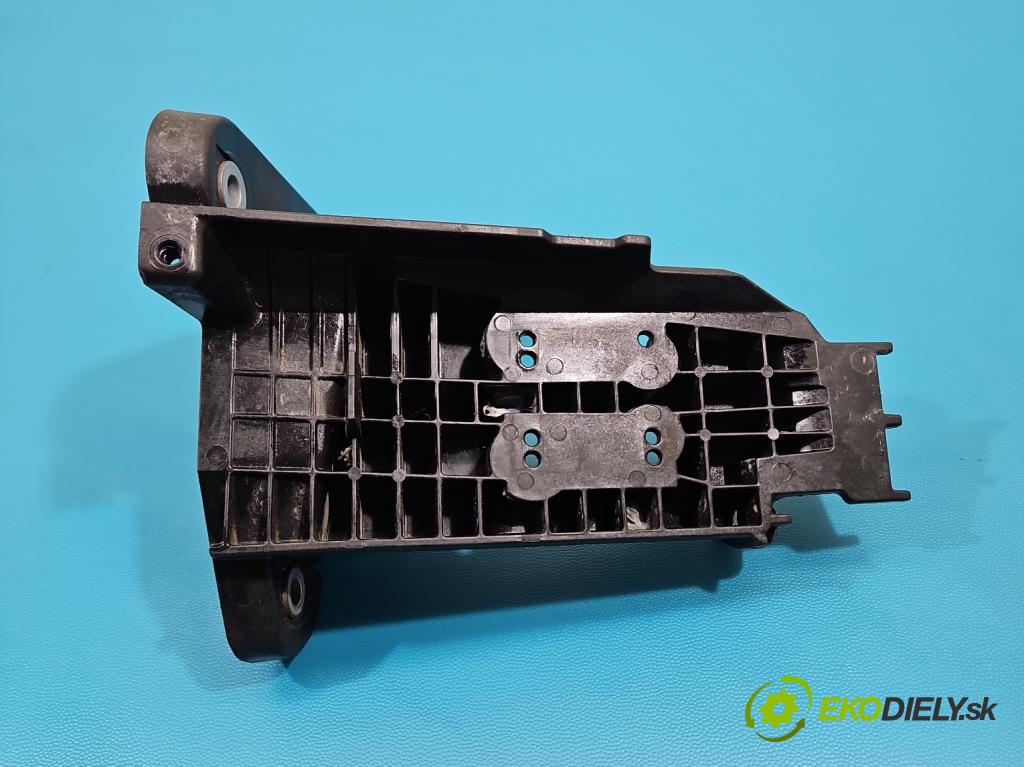 Bmw iX3 G08 0.0 elektrický: 286 HP automatic 210 kW  5- Upevnenie: 8740104