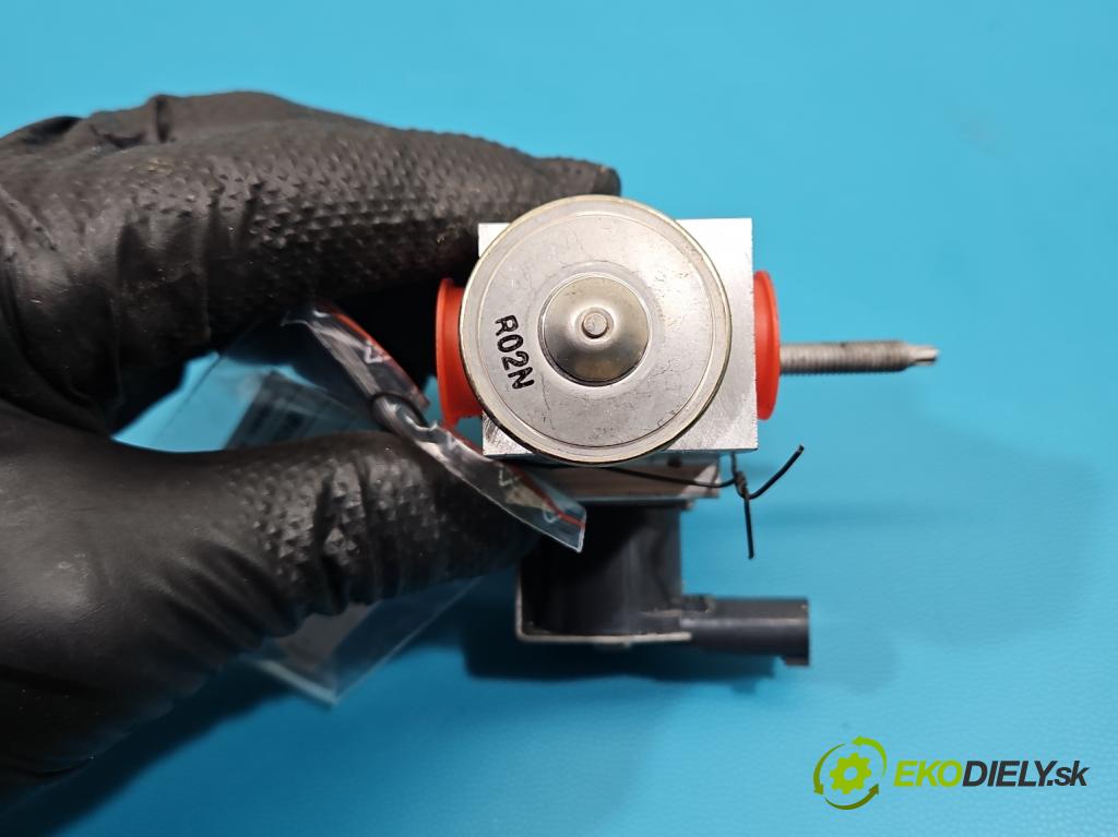 Bmw iX3 G08 0.0 elektrický: 286 HP automatic 210 kW  5- ventil ohřívač: 7951456-01 (Ventil kúrenia)