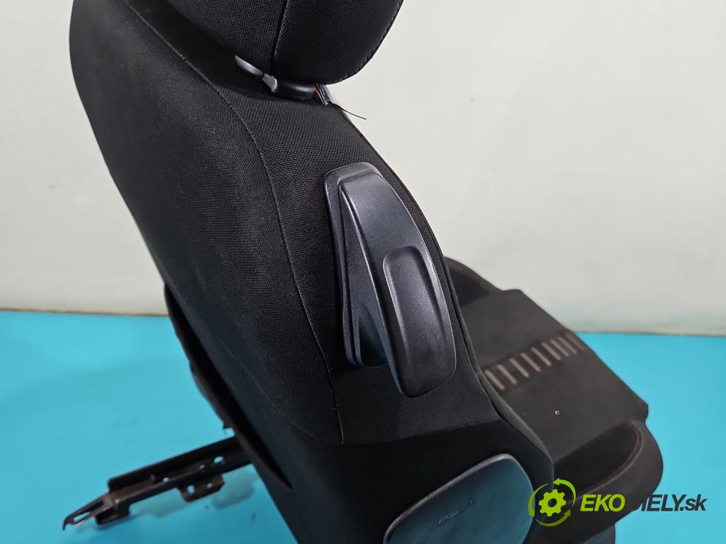 Fiat Punto Grande 1.3 JTD 90 hp manual 66 kW 1248 cm3 3- Sedadlo pravý  (Sedadlo)