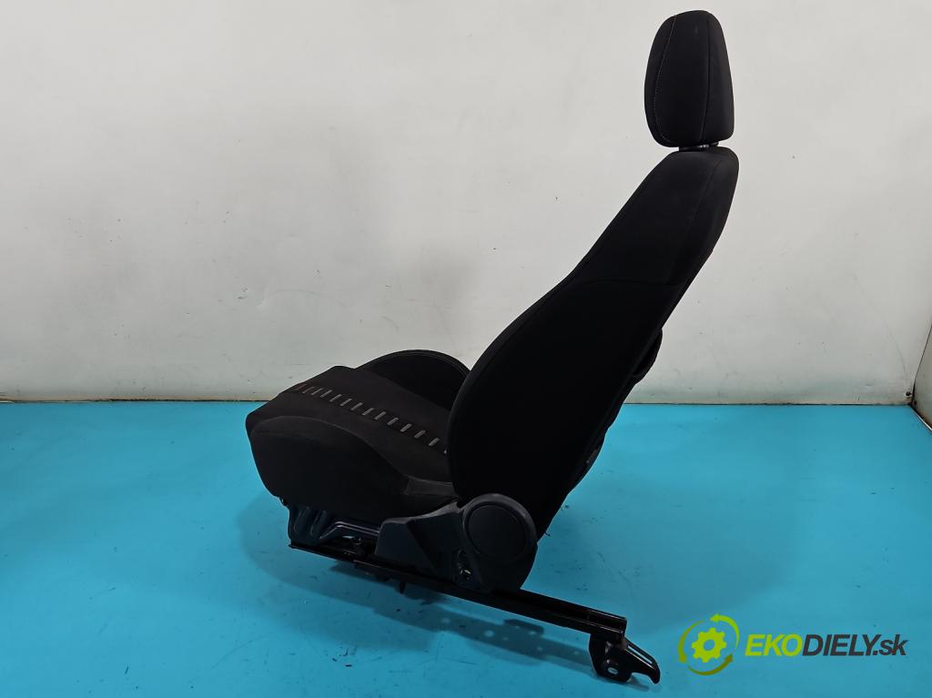 Fiat Punto Grande 1.3 JTD 90 hp manual 66 kW 1248 cm3 3- Sedadlo pravý  (Sedadlo)