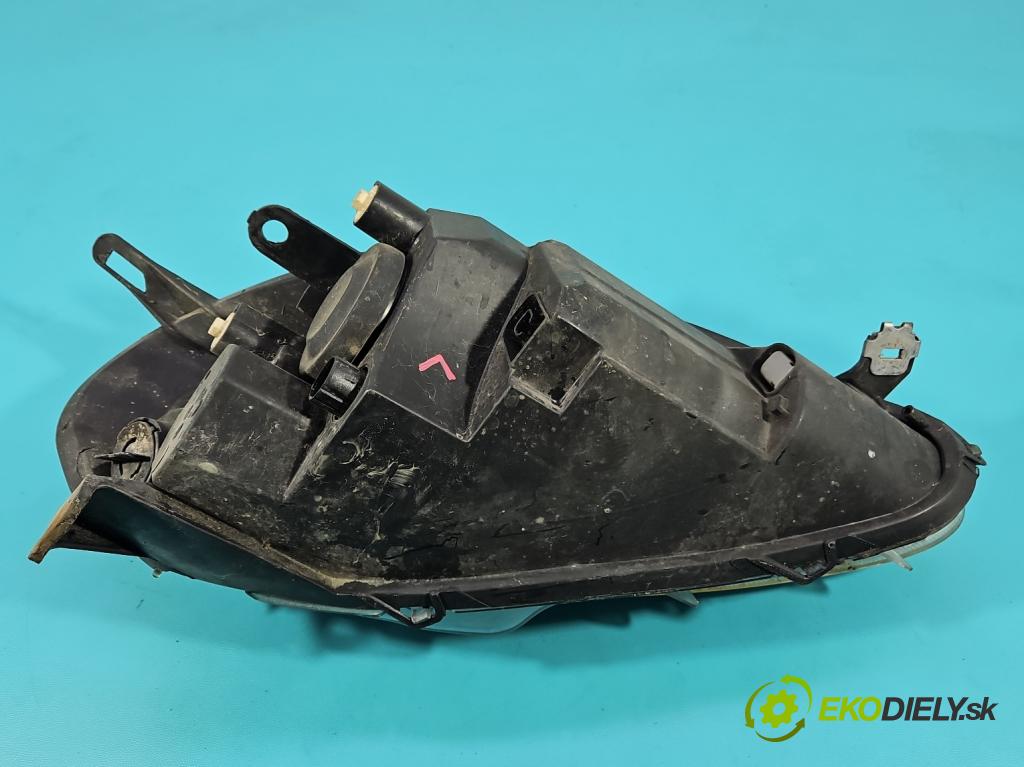 Fiat Punto Grande 1.3 JTD 90 HP manual 66 kW 1248 cm3 3- Reflektor: ľavý  (Kľučka dverí ostatné)