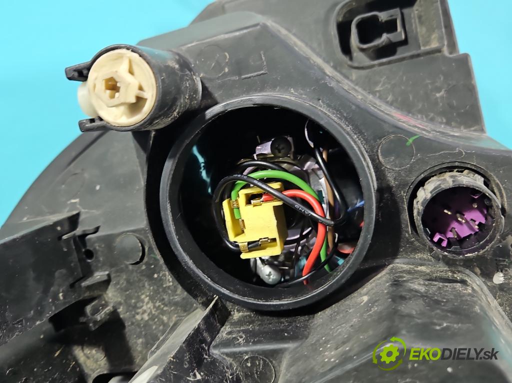 Fiat Punto Grande 1.3 JTD 90 HP manual 66 kW 1248 cm3 3- Reflektor: ľavý  (Kľučka dverí ostatné)