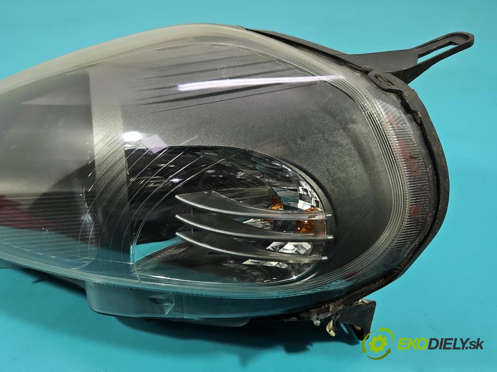 Fiat Punto Grande 1.3 JTD 90 HP manual 66 kW 1248 cm3 3- Reflektor: ľavý  (Kľučka dverí ostatné)