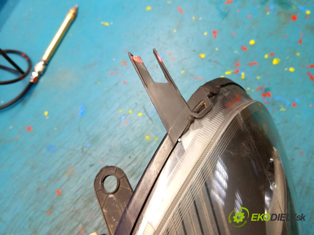 Fiat Punto Grande 1.3 JTD 90 HP manual 66 kW 1248 cm3 3- Reflektor: ľavý  (Kľučka dverí ostatné)