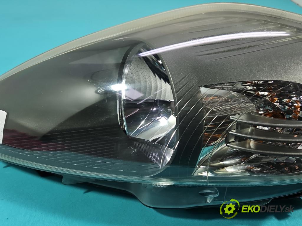 Fiat Punto Grande 1.3 JTD 90 HP manual 66 kW 1248 cm3 3- Reflektor: ľavý  (Kľučka dverí ostatné)