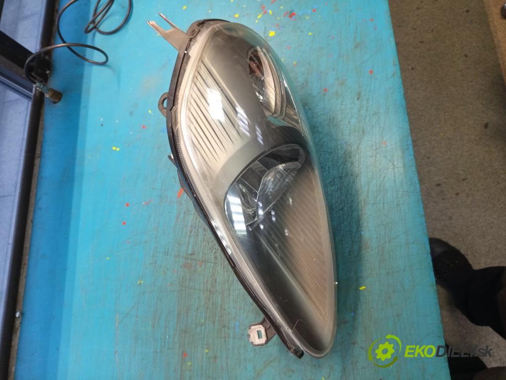 Fiat Punto Grande 1.3 JTD 90 HP manual 66 kW 1248 cm3 3- Reflektor: ľavý  (Kľučka dverí ostatné)