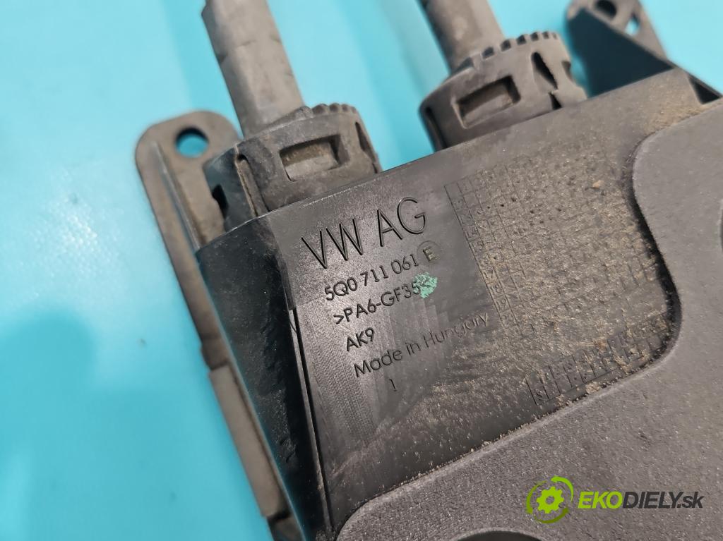 Skoda Octavia III 2013- 1.6 tdi 110 HP manual 81 kW 1598 cm3 5- Páka: Změny: stupeň,rýchlosť 5Q0711061E (Rýchlostná páka (kulisa))