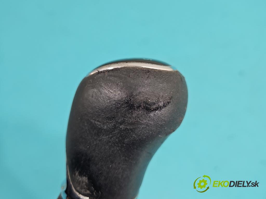 Skoda Octavia III 2013- 1.6 tdi 110 HP manual 81 kW 1598 cm3 5- Páka: Změny: stupeň,rýchlosť 5Q0711061E (Rýchlostná páka (kulisa))