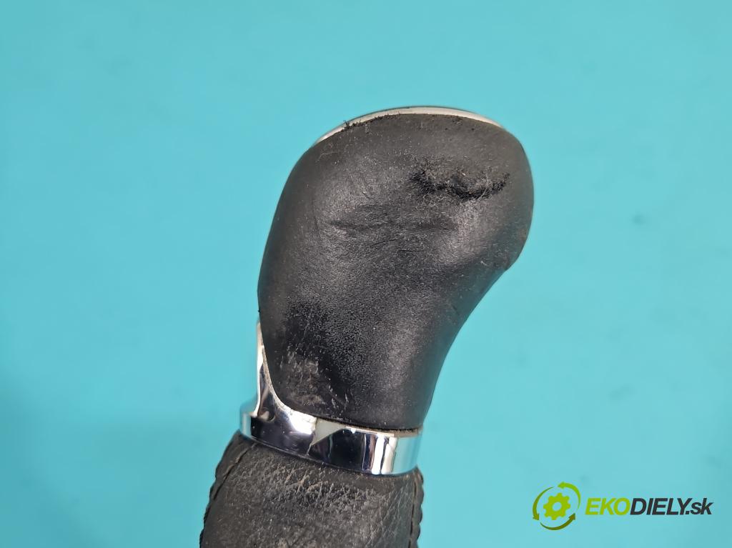 Skoda Octavia III 2013- 1.6 tdi 110 HP manual 81 kW 1598 cm3 5- Páka: Změny: stupeň,rýchlosť 5Q0711061E (Rýchlostná páka (kulisa))