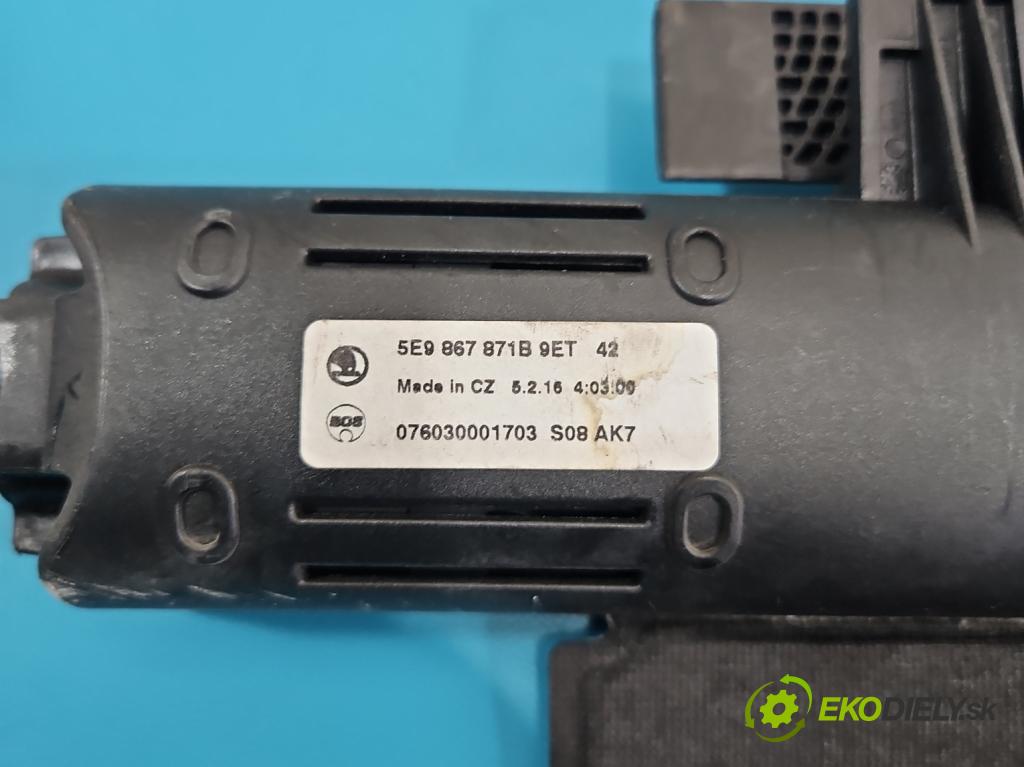 Skoda Octavia III 2013- 1.6 tdi 110 hp manual 81 kW 1598 cm3 5- roleta 5E9867871B (Roleta zavazadlového prostoru)