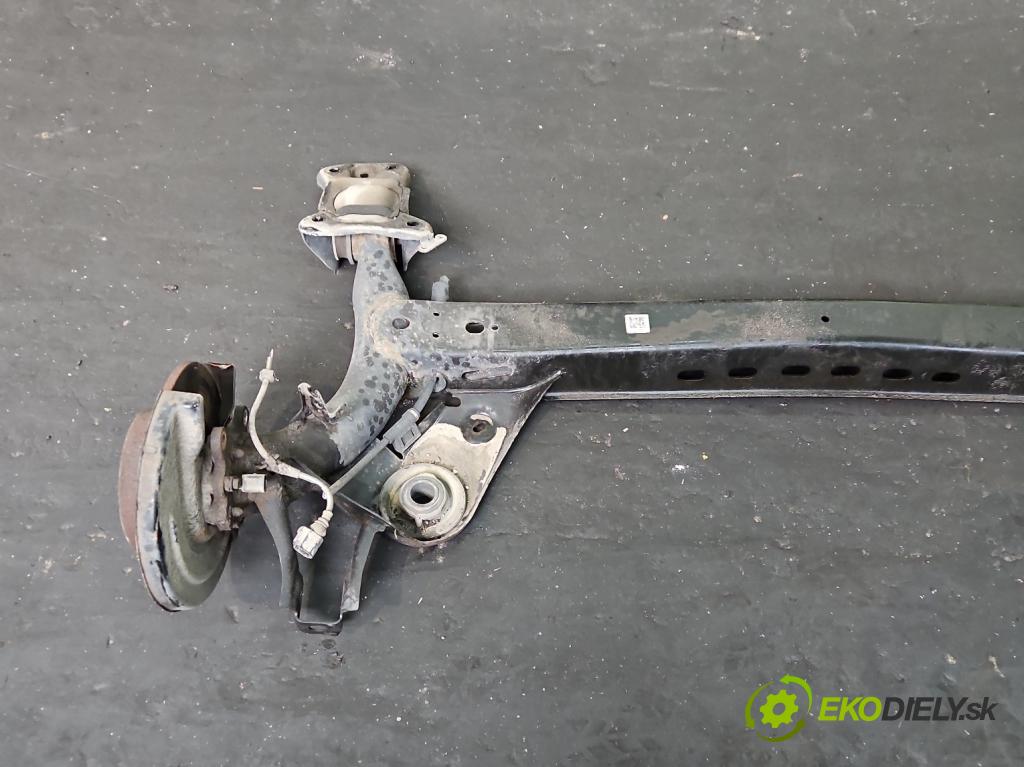 Skoda Octavia III 2013- 1.6 tdi 110 hp manual 81 kW 1598 cm3 5- zadní výztuha  (Zadní výztuha)