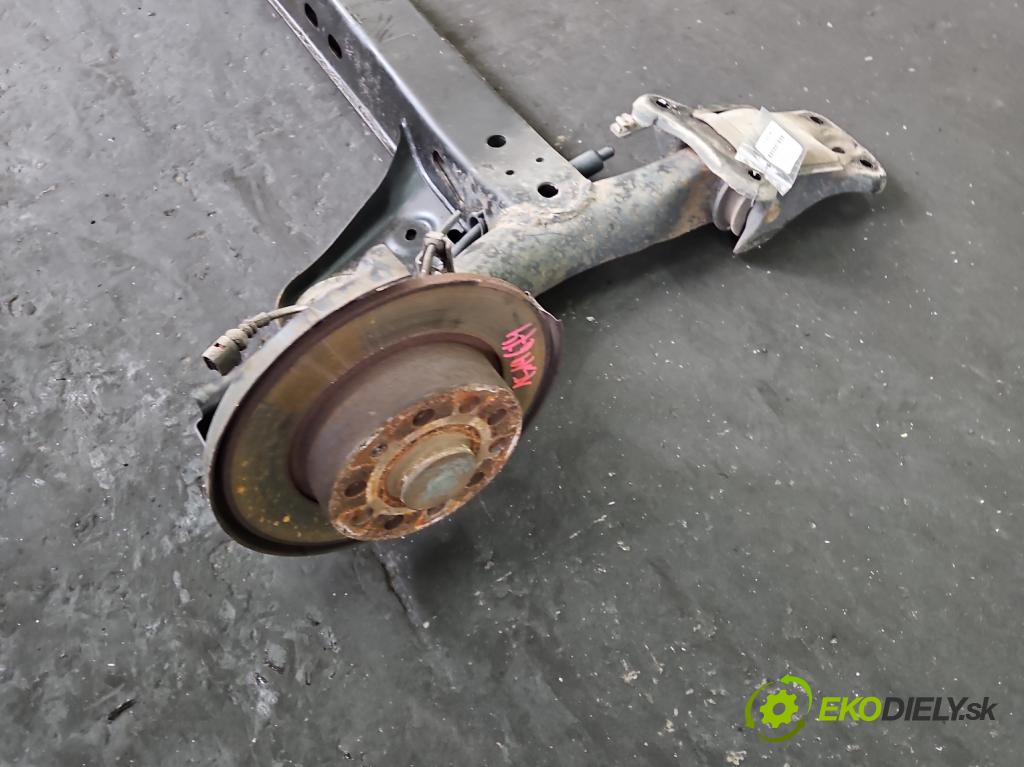 Skoda Octavia III 2013- 1.6 tdi 110 hp manual 81 kW 1598 cm3 5- zadní výztuha  (Zadní výztuha)