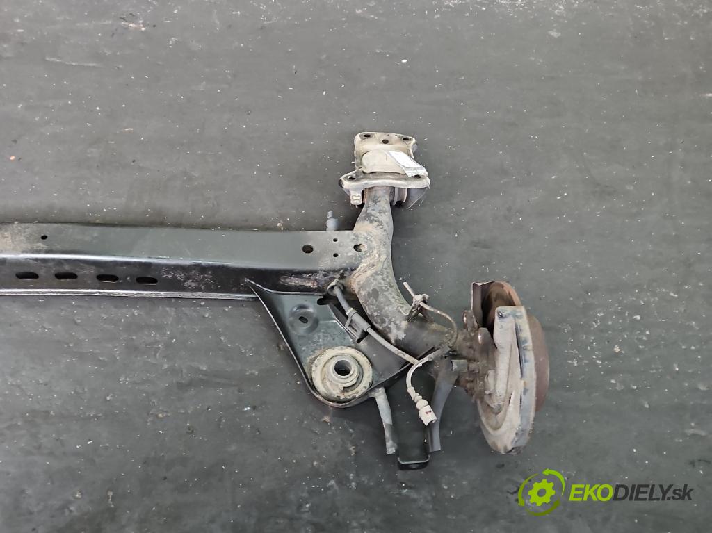 Skoda Octavia III 2013- 1.6 tdi 110 hp manual 81 kW 1598 cm3 5- zadní výztuha  (Zadní výztuha)