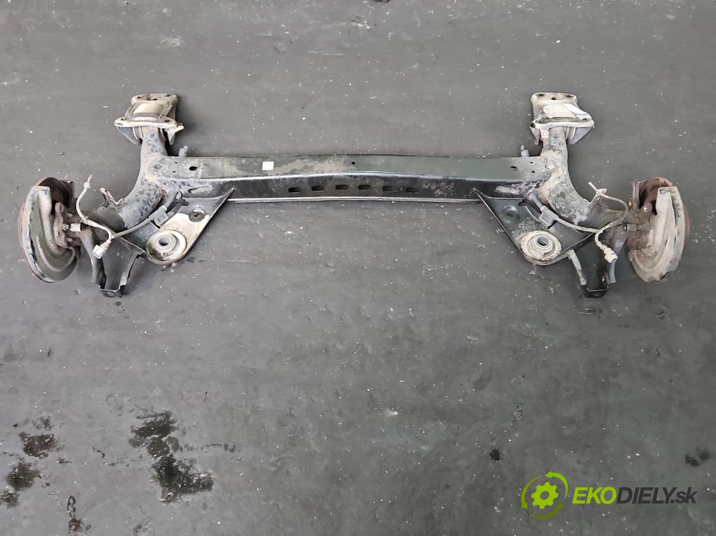 Skoda Octavia III 2013- 1.6 tdi 110 hp manual 81 kW 1598 cm3 5- zadní výztuha  (Zadní výztuha)