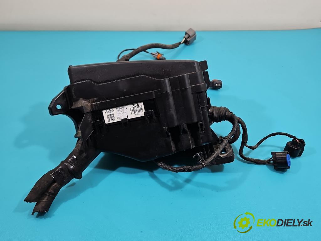 Hyundai Elantra VI 2015-2020 1.6 16v 128 HP manual 93.8 kW 1591 cm3 4- skrinka poistka 91221F2960C (Poistková skrinka)