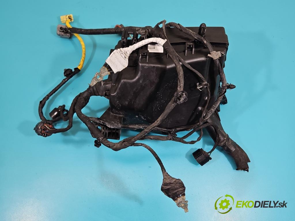 Hyundai Elantra VI 2015-2020 1.6 16v 128 HP manual 93.8 kW 1591 cm3 4- skrinka poistka 91221F2960C (Poistková skrinka)