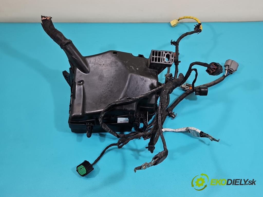 Hyundai Elantra VI 2015-2020 1.6 16v 128 HP manual 93.8 kW 1591 cm3 4- skrinka poistka 91221F2960C (Poistková skrinka)