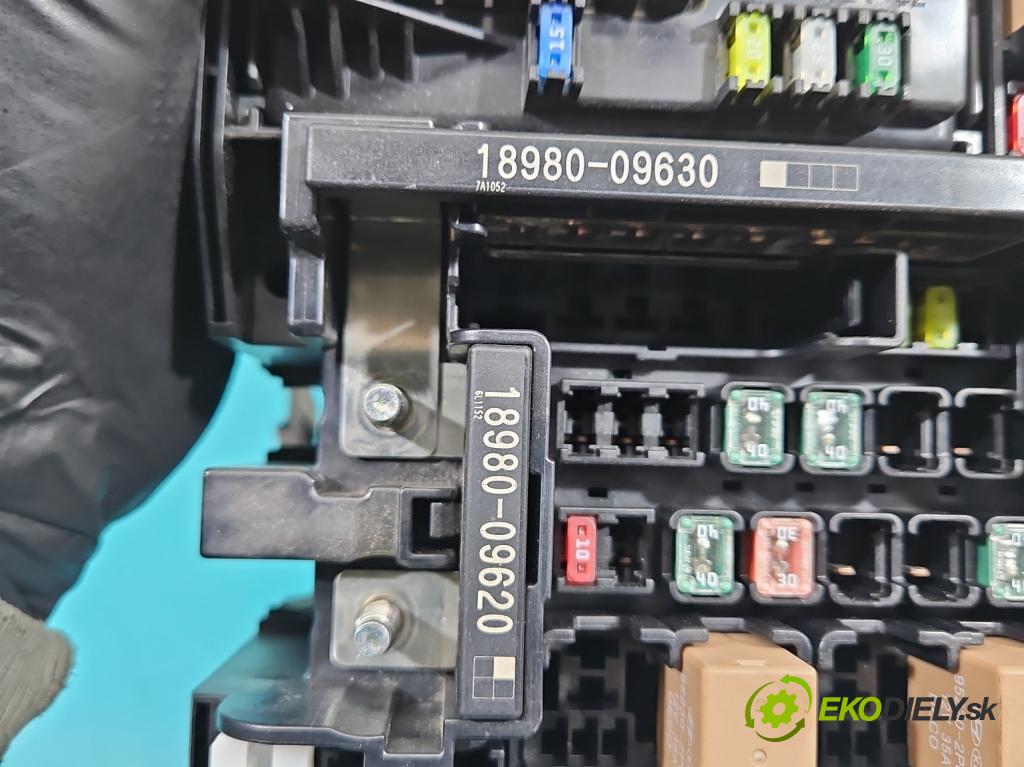 Hyundai Elantra VI 2015-2020 1.6 16v 128 HP manual 93.8 kW 1591 cm3 4- skrinka poistka 91221F2960C (Poistková skrinka)