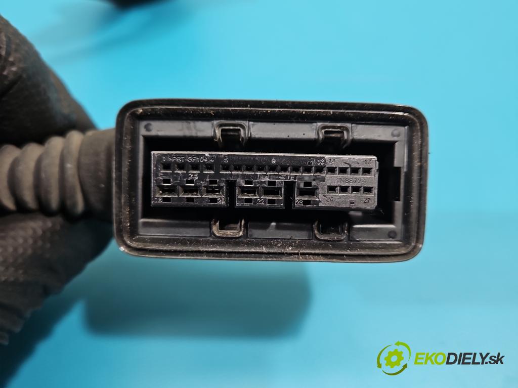 Skoda Octavia III 2013- 1.6 tdi 110 HP manual 81 kW 1598 cm3 5- Zväzok: dvere predné pravých 8K0972702