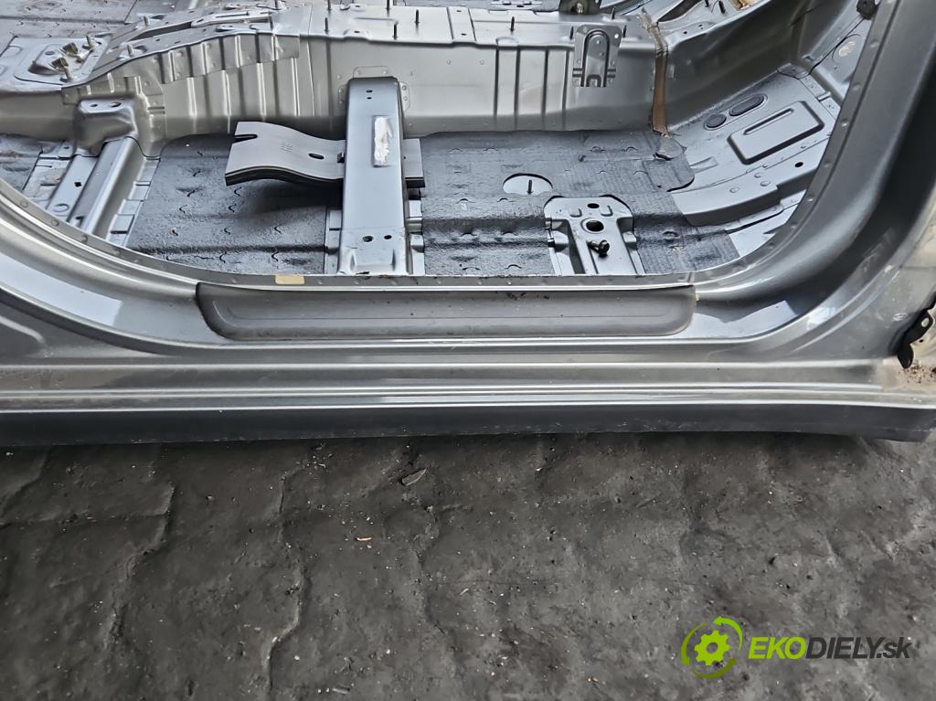 Hyundai Elantra VI 2015-2020 1.6 16v 128 hp manual 93.8 kW 1591 cm3 4- práh pravý  (Karoserie ostatní)