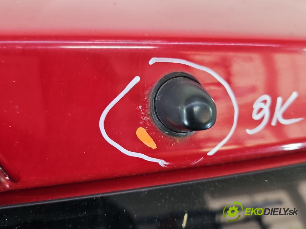 Mazda Premacy 2.0 ditd 90 hp manual 66 kW 1998 cm3 5- zadní kufrové dveře  (Zadní kapota (kufr))