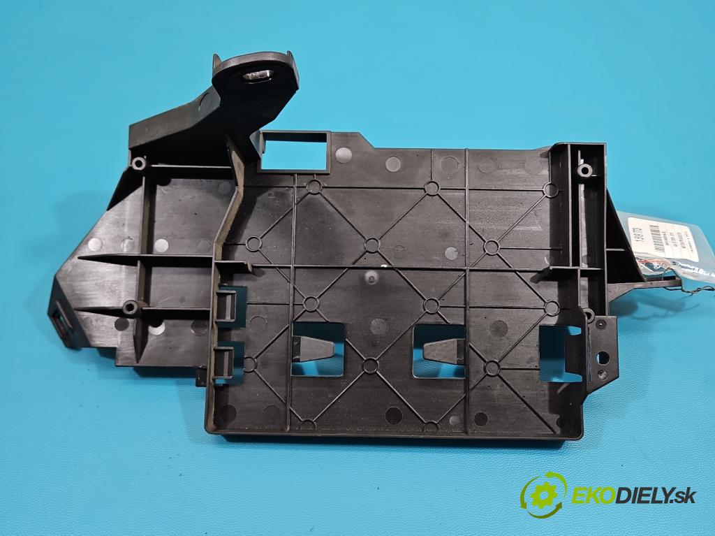 Audi Q5 2008-2016 3.0 tfsi: 272 HP automatic 200 kW 2995 cm3 5- kryt plast 8R0035464