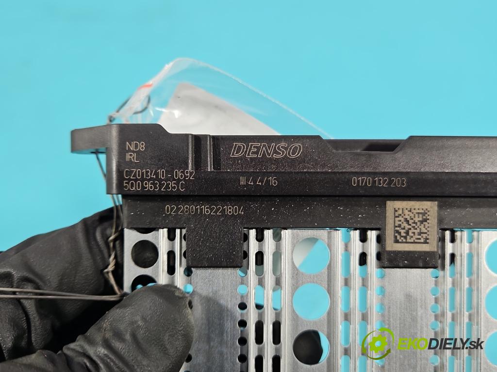 Skoda Octavia III 2013- 1.6 tdi 110 hp manual 81 kW 1598 cm3 5- radiátor 5Q0963235C (Radiátor topení)