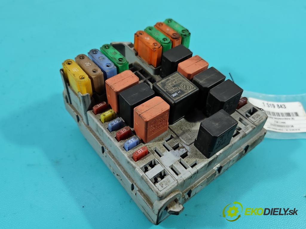 Fiat Linea 1.4 T 120 HP manual 88 kW 1368 cm3 4- skrinka poistka 51815382 (Poistková skrinka)