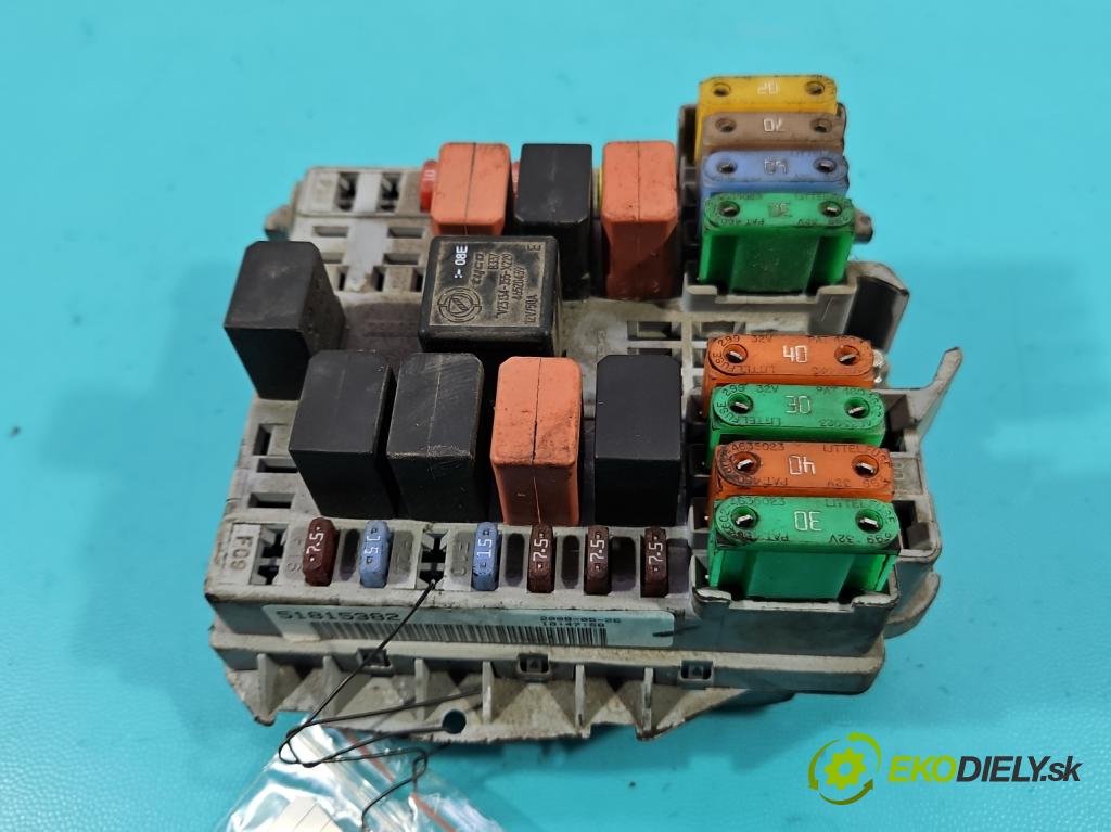 Fiat Linea 1.4 T 120 HP manual 88 kW 1368 cm3 4- skrinka poistka 51815382 (Poistková skrinka)