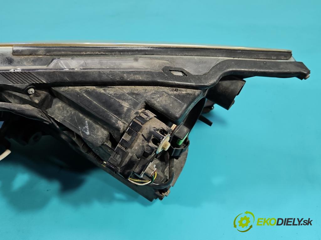 Mazda 6 II GH 2007-2012 2.0 citd 140 HP manual 103 kW 1998 cm3 5- Reflektor: pravý  (Svetlo predné pravé)