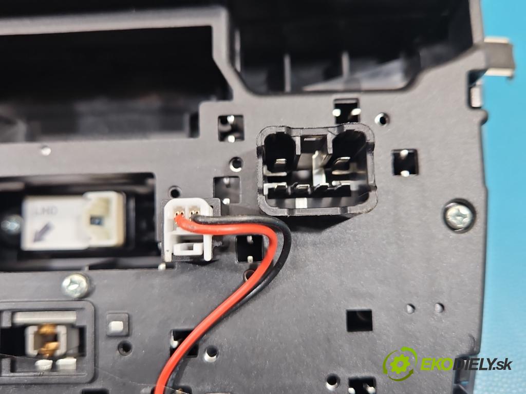 Kia Stinger 2017-2023 2.0 T-GDI: 256KM automatic 188 kW 1998 cm3 5- svetlo / reflektor interiéra 92800J5000WK