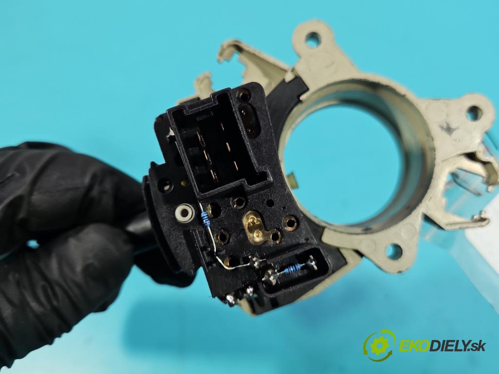 Mercedes C W203 2000-2007 2.2 CDI 116 HP manual 85 kW 2148 cm3 4- prepínač stieračov 2035450010 (Prepínacie páčky pod volantom)