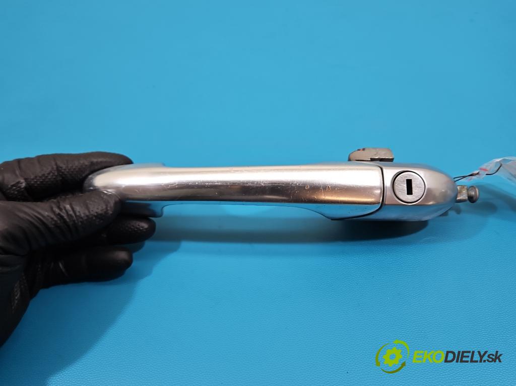 Alfa romeo 147 1.9 JTD 120 HP manual 88 kW 1910 cm3 3- rukoväť predné ľavé mimo:  (Kľučka dverí vonkajšia predná ľavá)