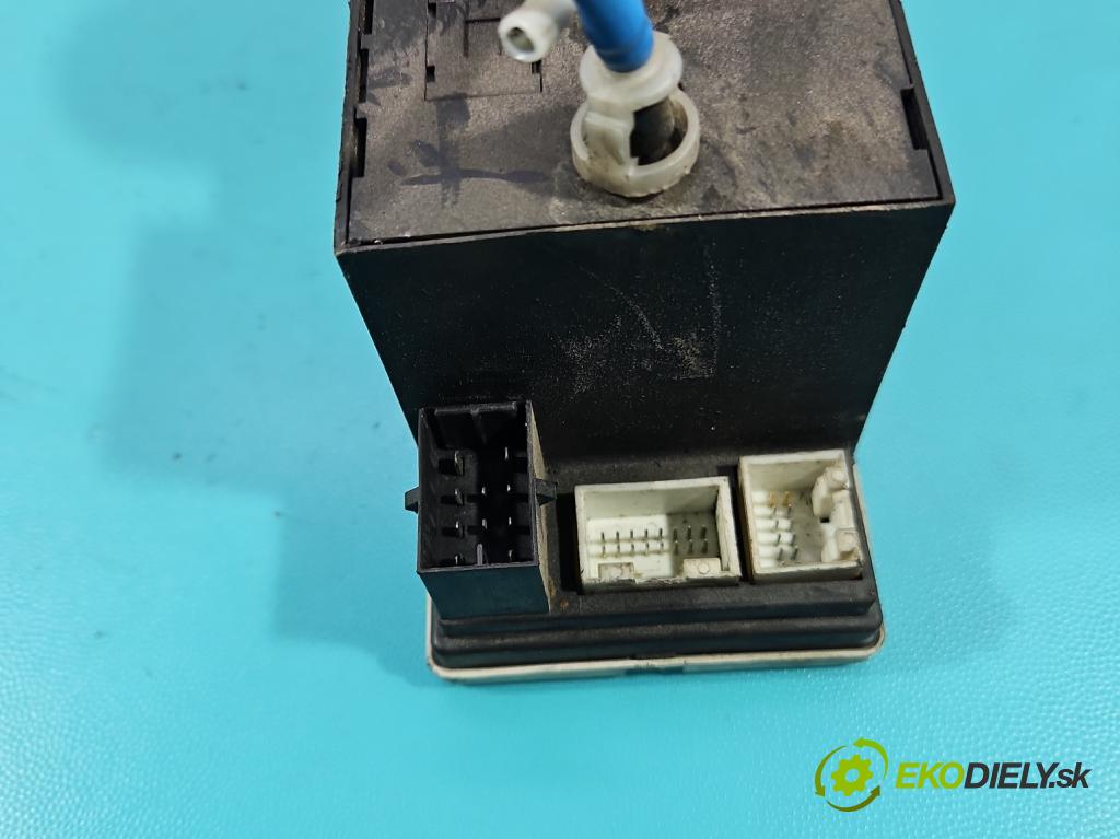 Audi A3 8L 1996-2003 1.9 TDI 101 HP automatic 74 kW 1896 cm3 5- Centrální: zámek: 8D0862257