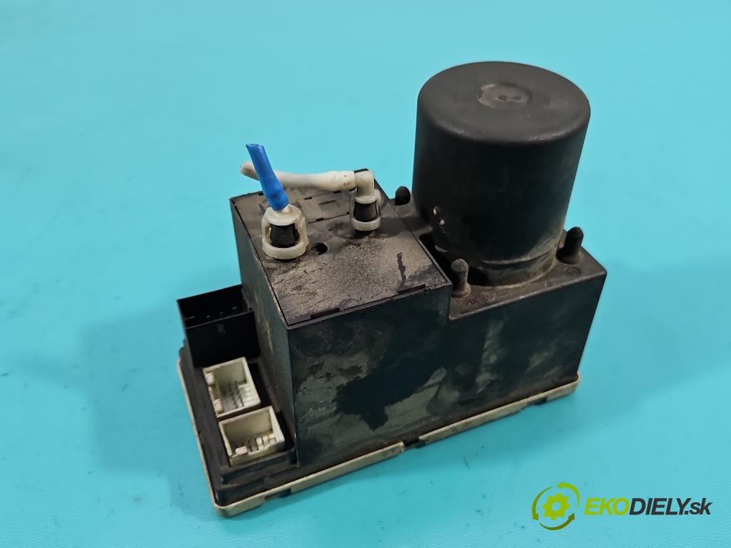 Audi A3 8L 1996-2003 1.9 TDI 101 HP automatic 74 kW 1896 cm3 5- Centrální: zámek: 8D0862257