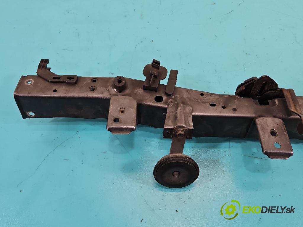 Toyota Auris I 2006-2013 1.6 VVTI 124 hp manual 91 kW 1598 cm3 5- stěna přední  (Přední výztuha)